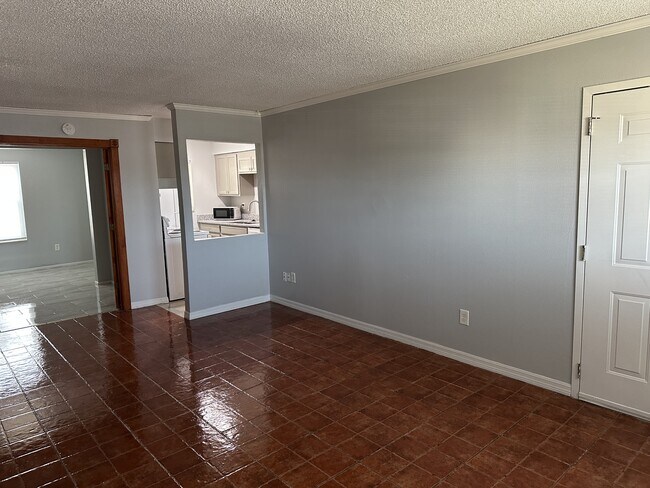 Building Photo - 836 Sky Lake Cir