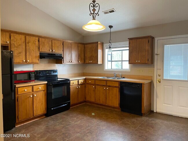 Building Photo - 183 Corey Cir