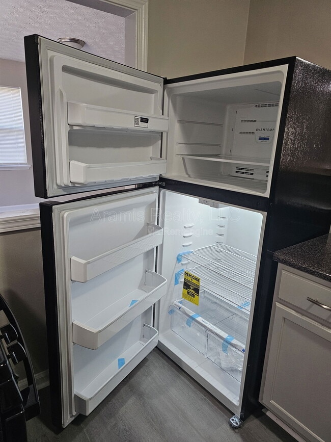 Building Photo - 3046 Embry Way SE