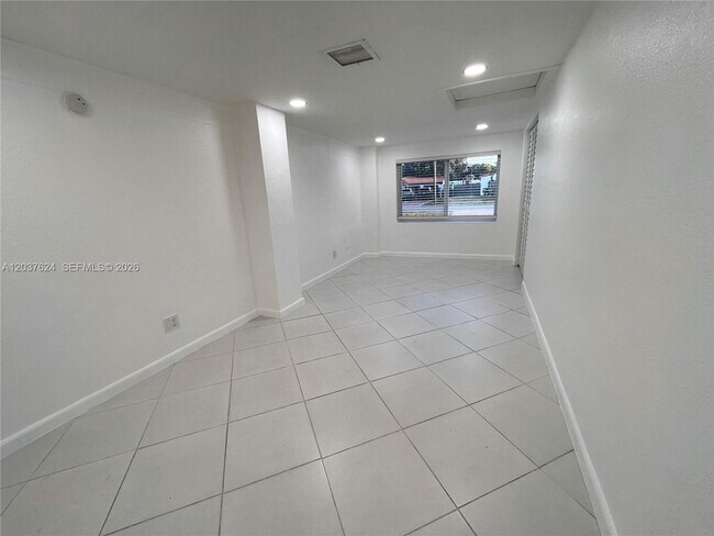 Building Photo - 1501 NE 173rd St