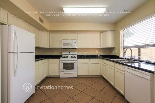 Building Photo - 12642 W Pasadena Ave
