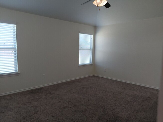 Building Photo - 4/2/3 located within 3 miles of Weatherford High School