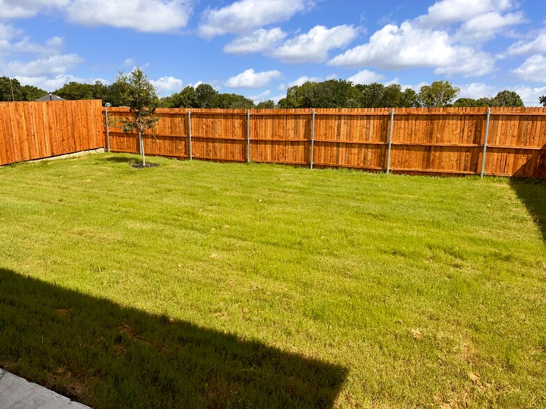 Building Photo - 2217 Dunbar Dr