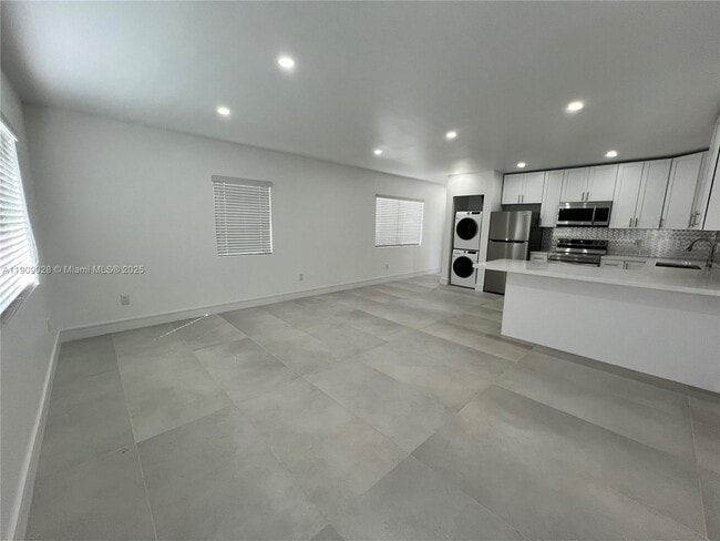 Building Photo - 75 NE 70th St