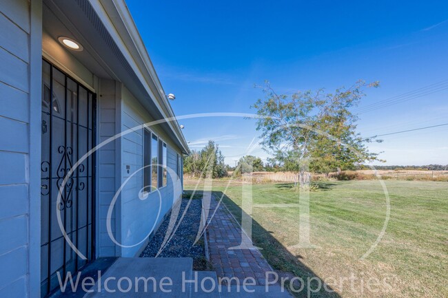 Building Photo - Peaceful Rural Living in Newly Remodeled 3...