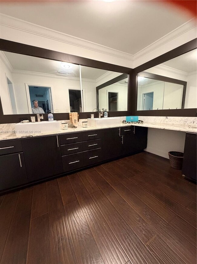 Building Photo - 2857 N Palm Aire Dr