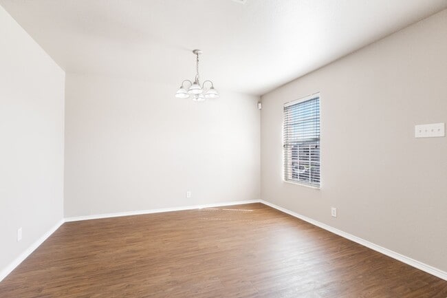 Building Photo - Well-Maintained 3-Bedroom Home – Ideal for Students & Professionals!
