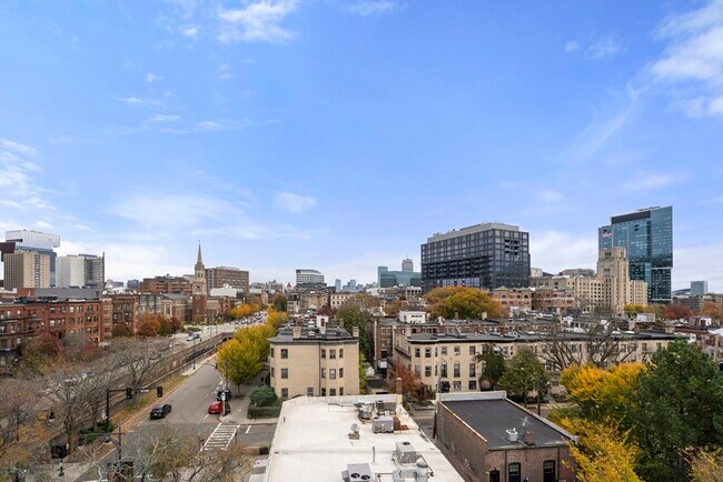 Building Photo - 1011 Beacon St