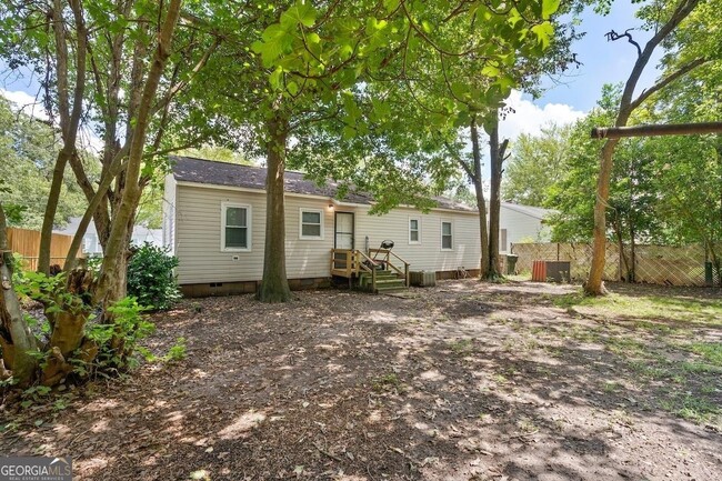 Building Photo - 419 Chamlee Dr