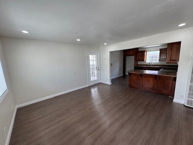 Building Photo - 2425 W Cameron St