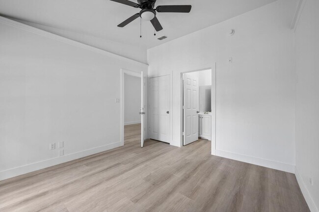 Building Photo - 2213 Magnolia Cir