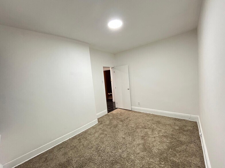 Building Photo - 318 71st St