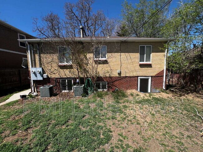 Building Photo - 3620 Hudson St