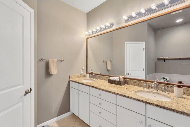 Building Photo - 8307 Manor Club Cir