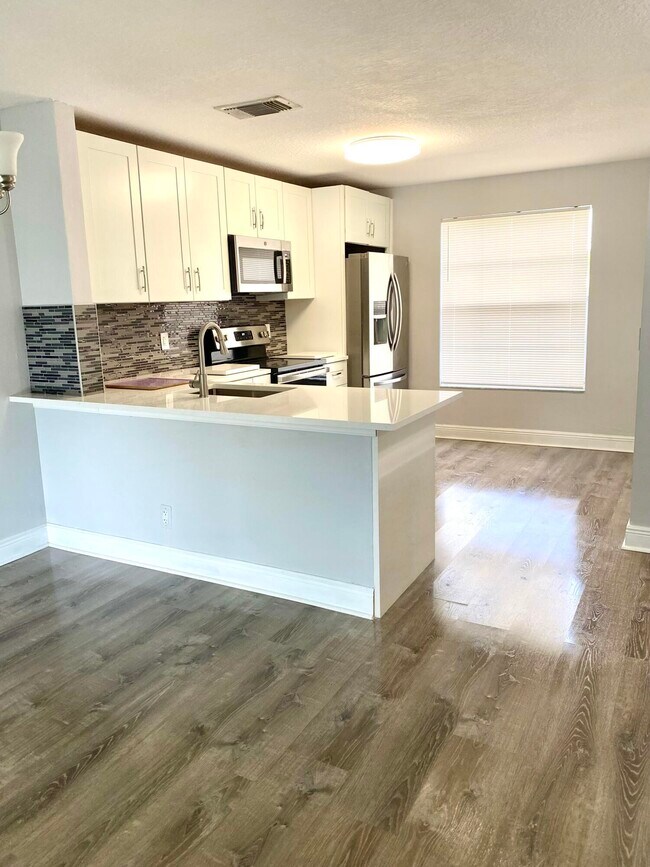 Building Photo - 270 Palmetto Ct