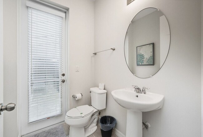 Building Photo - 1552 Carey Palm Cir