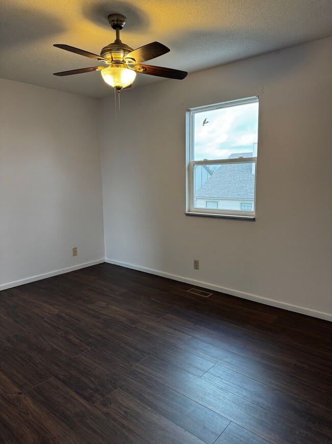 Building Photo - 3250 N Longfellow Ct