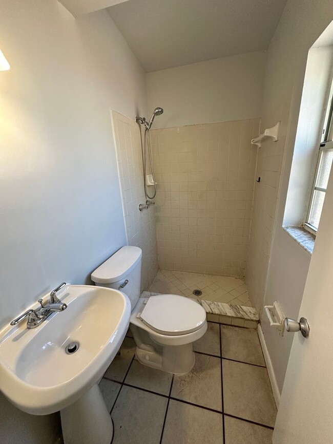 Building Photo - Home for Rent in Arlington 3-Bedroom, 2-Ba...