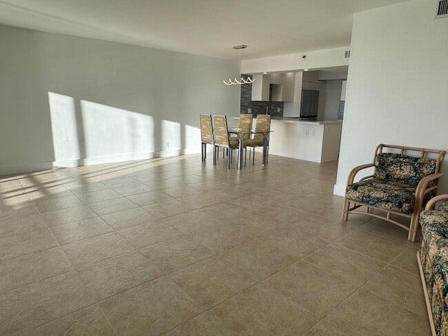 Building Photo - 3095 N Course Dr