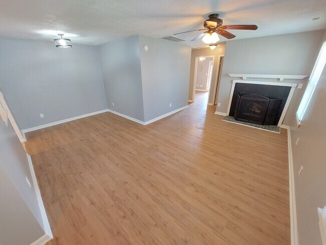 Building Photo - Beautiful Virginia Beach TownHome | 3BR, 2BA
