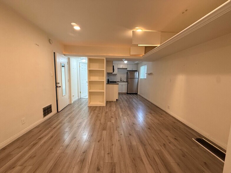 Building Photo - 149 S Spalding Dr