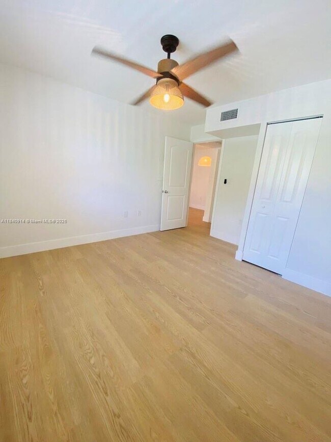 Building Photo - 10581 SW 155th Ct