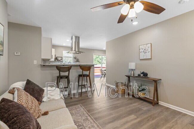 Building Photo - 1147 Inverness Dr