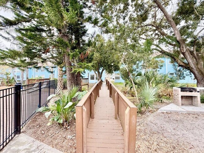 Building Photo - 2723 N Poinciana Blvd