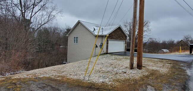 Building Photo - 172 Beth Ln