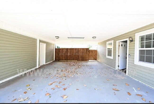 Building Photo - 267 Barbara Dr