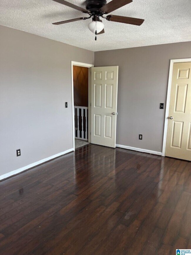 Building Photo - 2554 Hampstead Dr