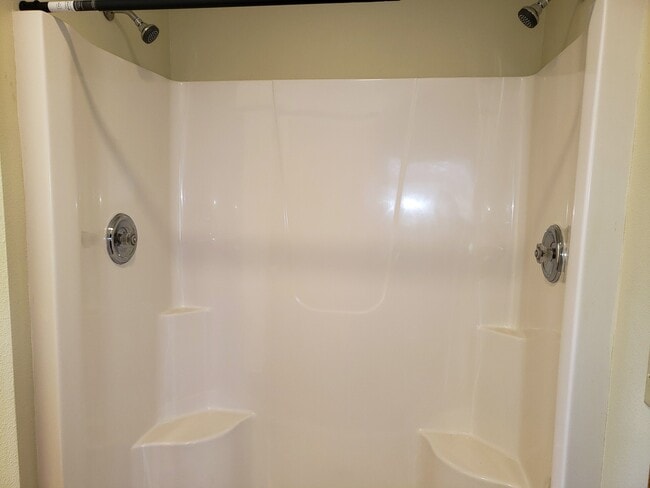 Building Photo - 1323 W Main St