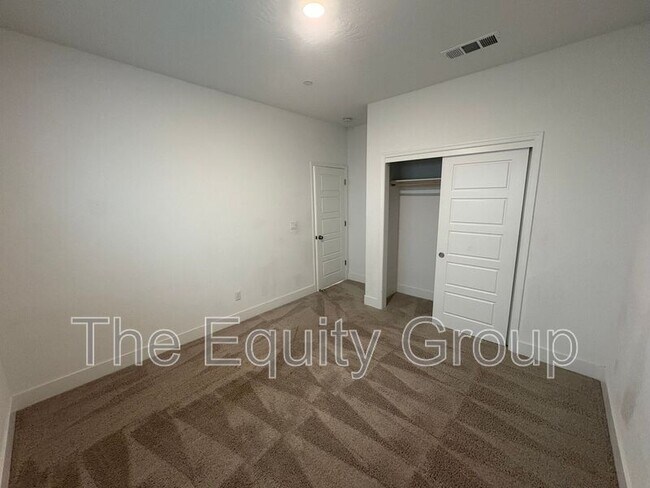 Building Photo - 217 E Tyler Ct