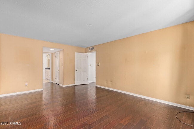Building Photo - 6824 N 17th Pl