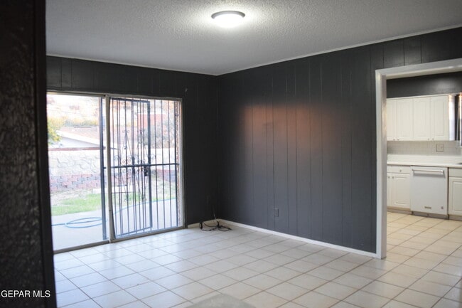 Building Photo - 136 N Festival Dr