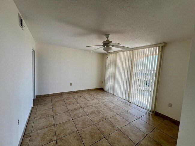 Building Photo - 3930 S Roosevelt Blvd