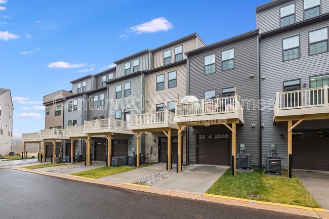 Building Photo - 14020 Sunrise Valley Dr