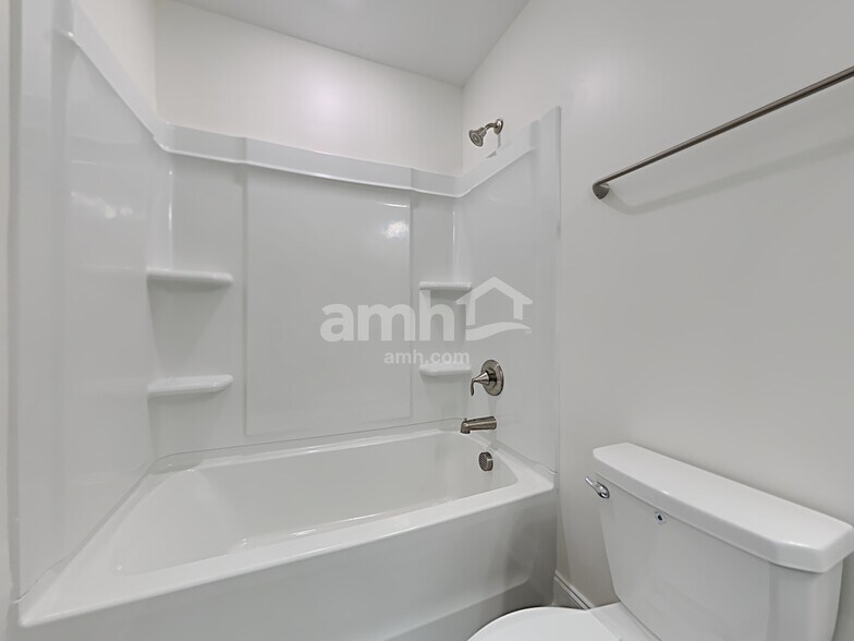 Building Photo - 323 Azore Way