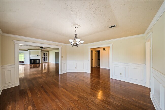 Building Photo - 101 Fairway View Ln