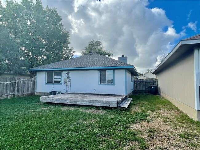 Building Photo - 16927 Whitebrush Loop