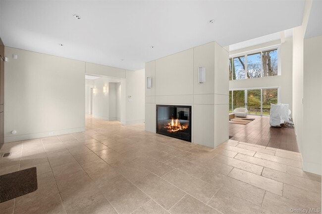 Building Photo - 121 Piping Rock Rd