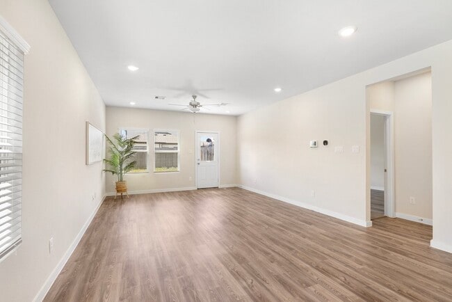 Building Photo - 5811 Blue Grama Dr