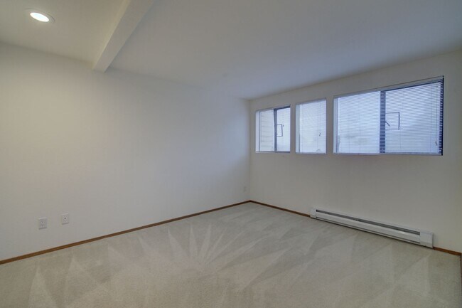 Building Photo - 2bd/1.75ba Mercer Island Condo