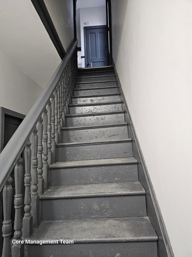 Building Photo - Newly updates 3 bedroom 1 bath apartment f...