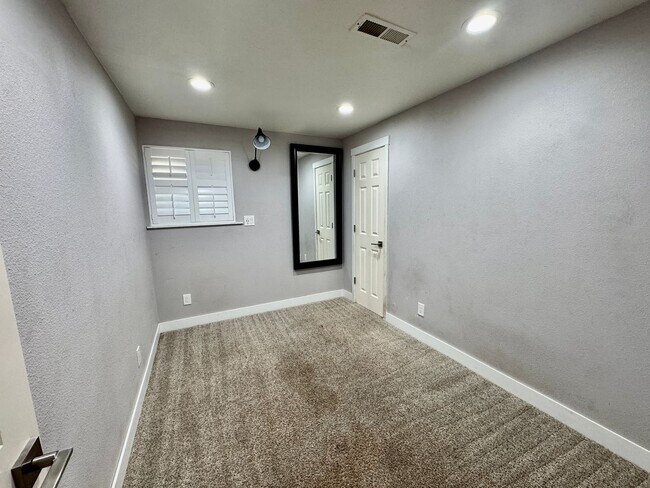 Building Photo - 15054 SE Fairwood Blvd