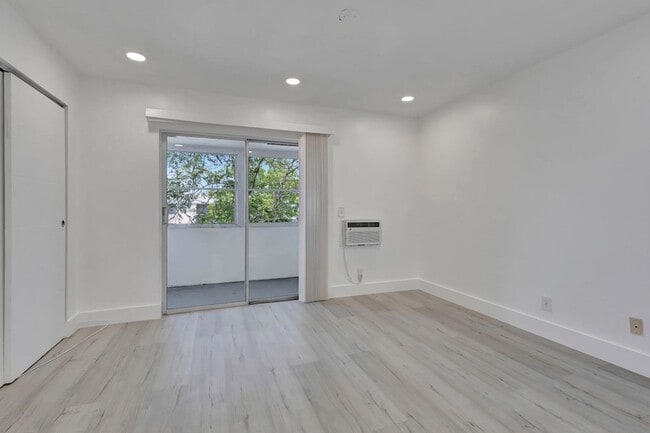 Building Photo - 110 Dorchester E