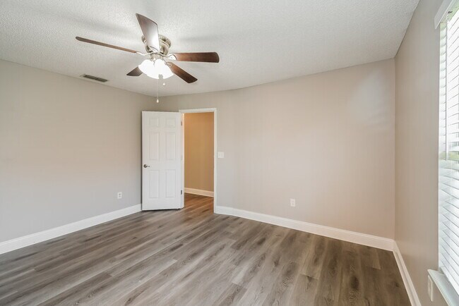 Building Photo - 6638 Lana Ln