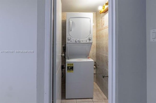 Building Photo - 5401 Collins Ave