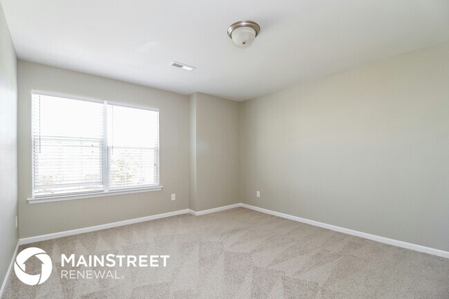 Building Photo - 2710 Pine Cove Dr SW
