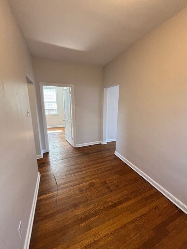 Building Photo - 2709 Pyramid Ave